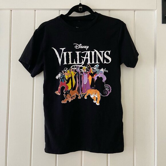NWOT Disney Villains Black T-shirt Size Small with Cruella, Jafar, Ursula, Scar - Picture 1 of 6